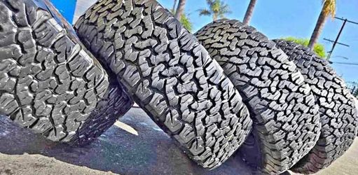 275/70/18 vendo un set de llantas marca Bfgoodrich con un 80% de vida las 4