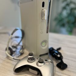 XBOX 360 - MUST SELL ASAP