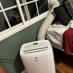 Aire Acondicionado LG Electronics 7,000 BTU (DOE) 115-Volt Portable Air Conditioner LP0721WSR Cools 300 Sq. Ft. with Dehumidifier Function and LCD Rem