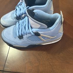 Jordan 4 University blue