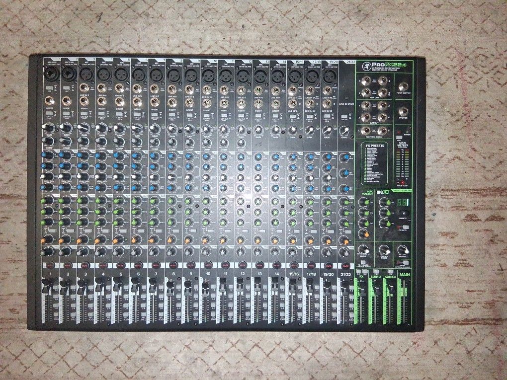 Mackie ProFX22v3 Analog Mixer