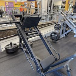 Titan Fitness Hack Squat/leg Press