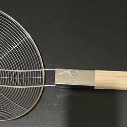 Strainer 8.5" D X 20.47" L wood and metal handle
