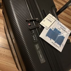 NEW  SUITCASE Travelpro®️ ROLLMASTER™️ 2