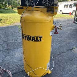 same new compressor 60 gallons De Walt