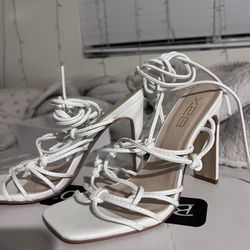 Size 7 W heels 