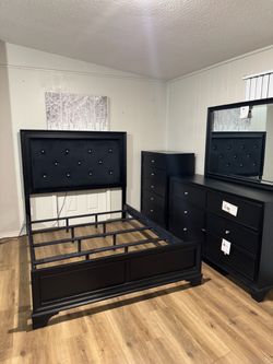 Black Queen Bedroom Set – Excellent Condition