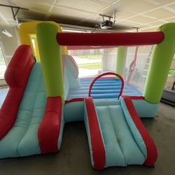 Wonder Hoops Inflatable Bounce Park