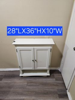 Very nice bathroom cabinet, used condition.