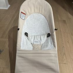 Baby bjorn bouncer 