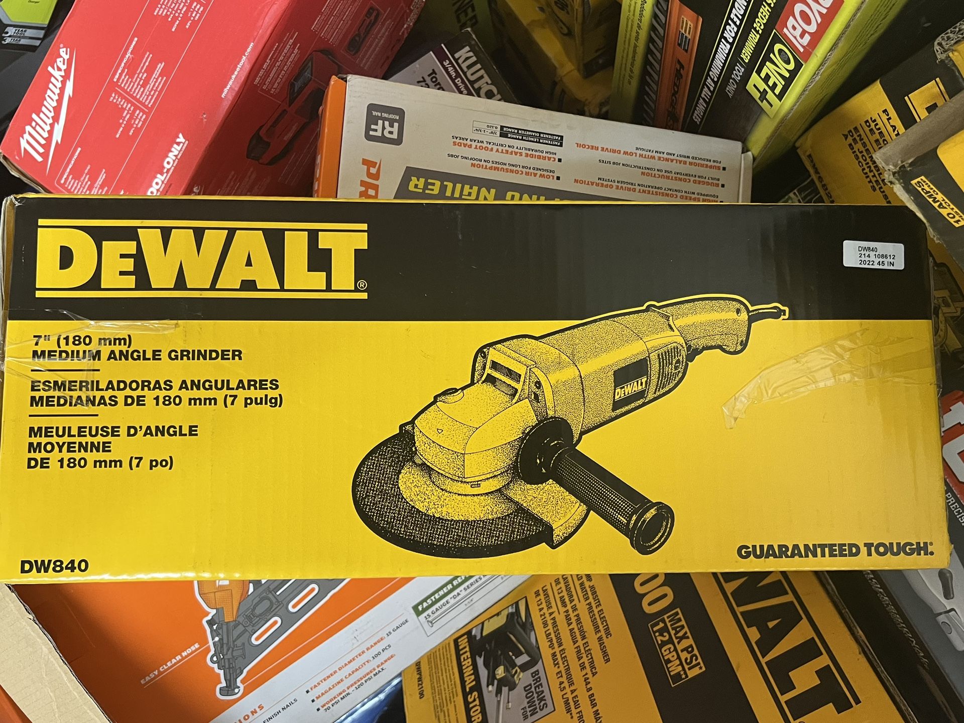 DEWALT Angle Grinder, 7-Inch, 13-Amp, 8,000 RPM, With Dust Ejection System, Corded (DW840)