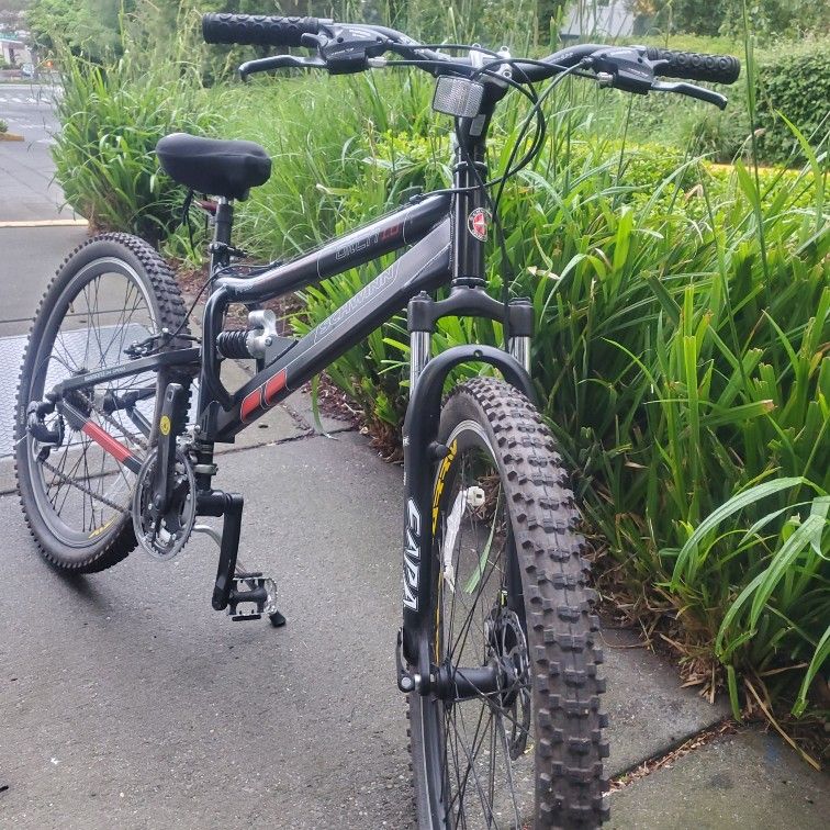 Schwinn Ditch 1.0 Full Suspension Mountain Bike With Disc Brakes