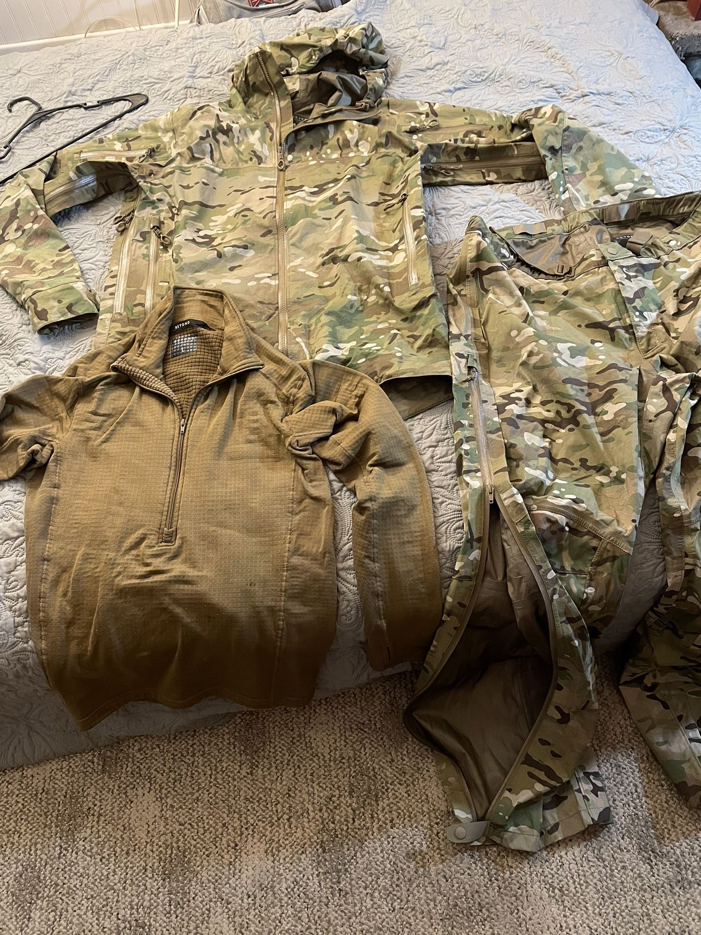 Brand New Beyond RAIN JACKET, WIND PANT, & FLEECE TOP - Retail $1,588 (Save Big!)