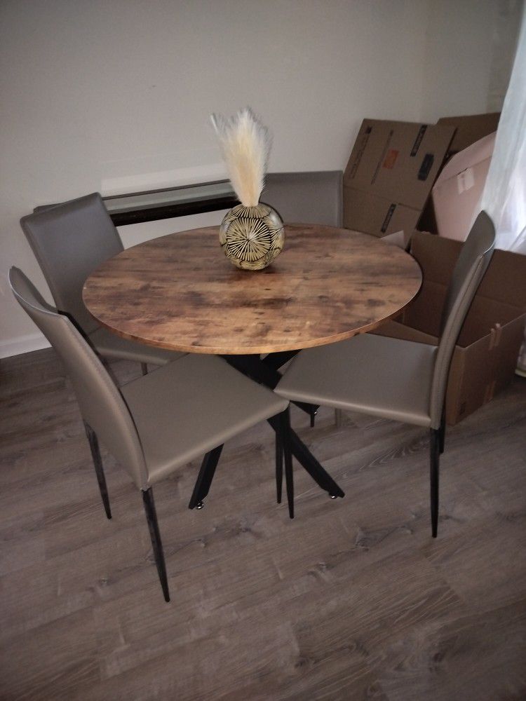 4 Grey Dining Chairs 