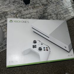 Xbox One 1 Tb N Games N 2 Controllers For Sale 