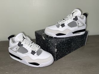 Jordan 4 “Military Black”