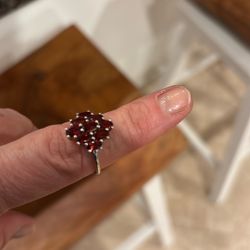 Lovely sterling silver garnet cluster sz 7 ring