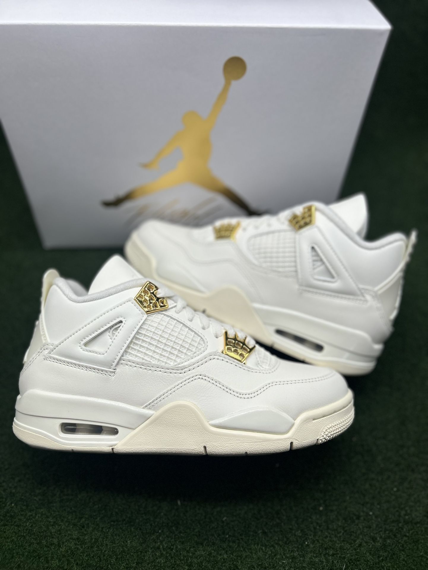 Women’s Jordan 4 Retro ‘Metallic Gold’