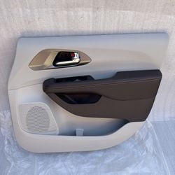 2018-2022 Chrysler Pacifica 2020-2022 Voyager Front Right Door Panel OEM