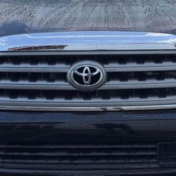 Toyota Sequoia 2nd Gen OEM headlights and Grill