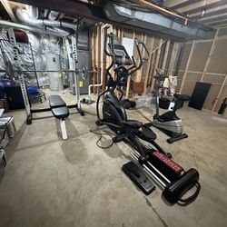 Weight room Equipment - Complete gym