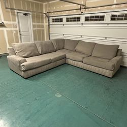 Broyhill Light Grey 3-Piece Sectional (Delivery Available)