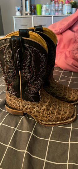 Boys size 1 boots