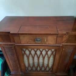 Antique Philco Radio Piece Solid Wood 40$
