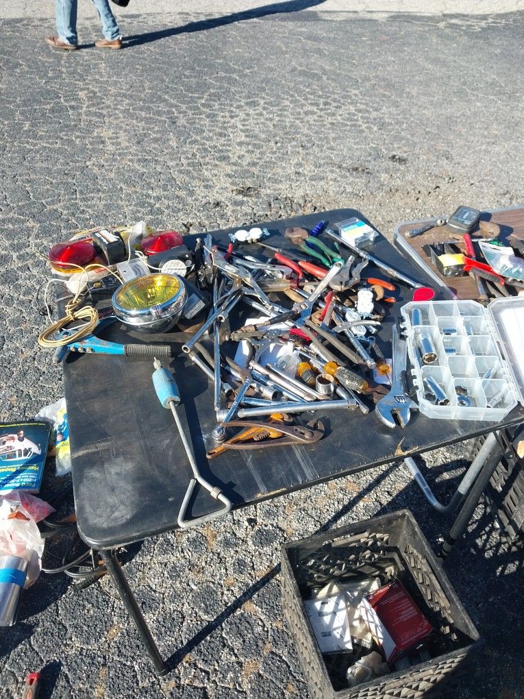 Tools plainfield plane flea market johnston outside