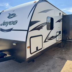 2016 jayco white hawk 31ft travel trailer with large slide out