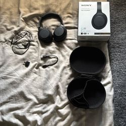sony WH1000XM4 headphones
