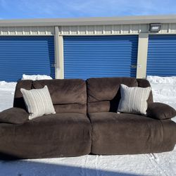 FREE DELIVERY 🚚🚛🚚 Awesome Recliner Sofa!