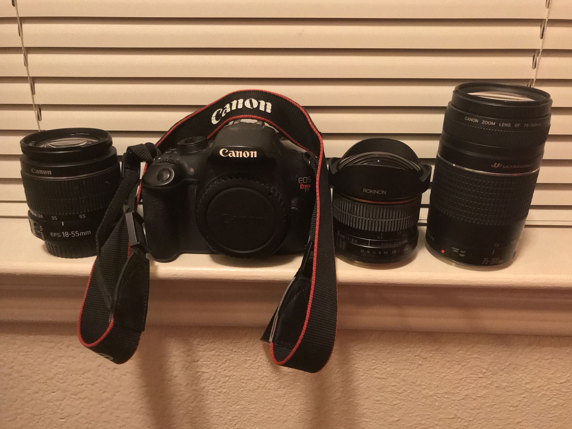 Canon eos rebel t5 with 3 lenses+ camera bag
