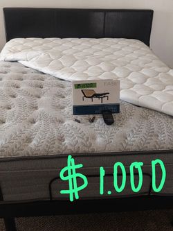 Queen bed with automatic base