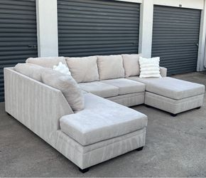 Living Spaces “Bonattera ll Sand 127” Double Chaise U-Sectional
