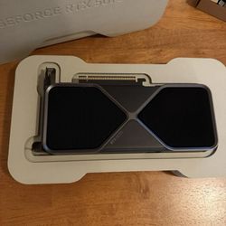 RTX 5070 FOUNDERS EDITION 