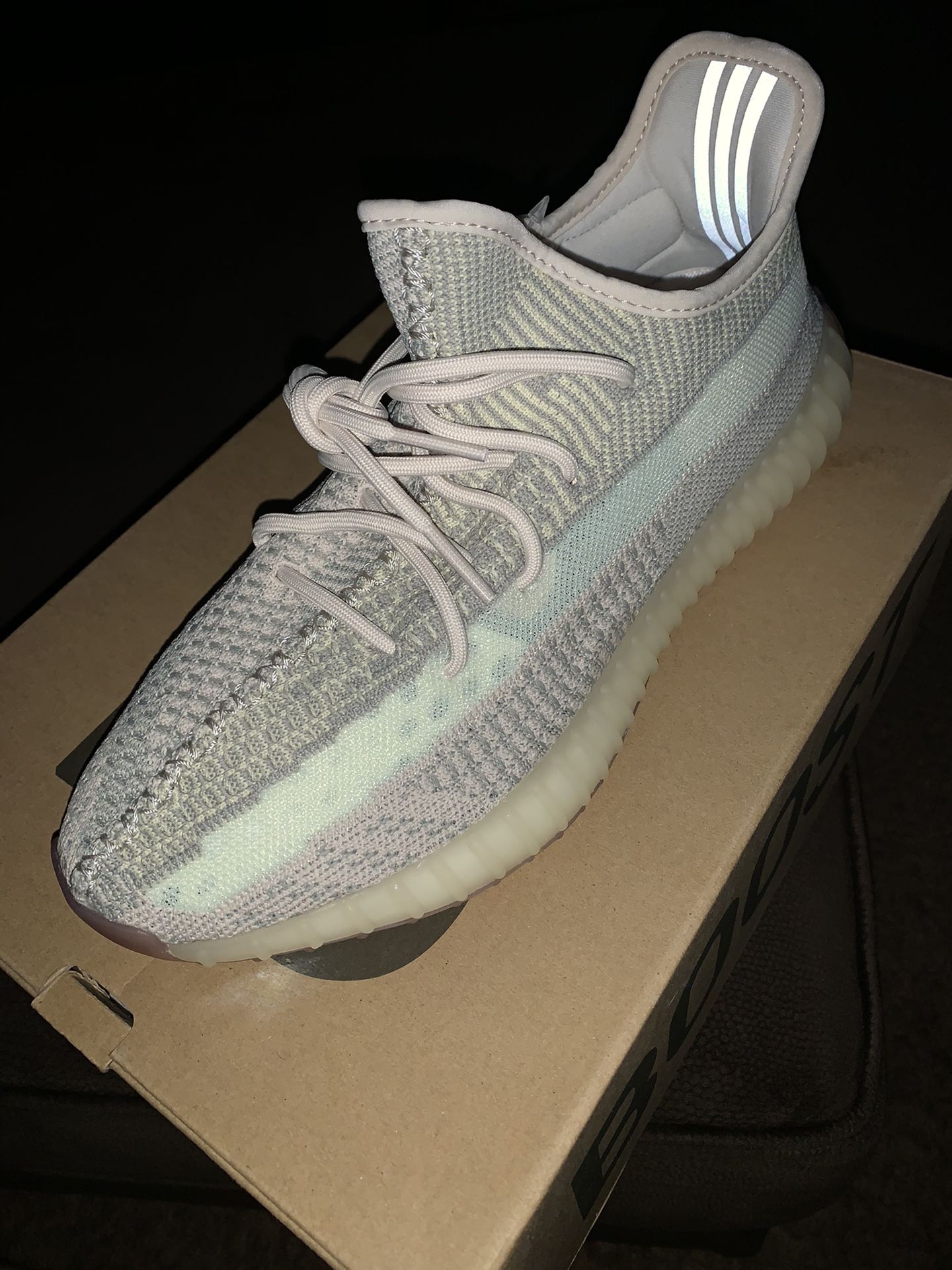 Brand new Yeezy Boost 350 V2 dead stock Price: ₱8,495 Yzy 350  main image 2