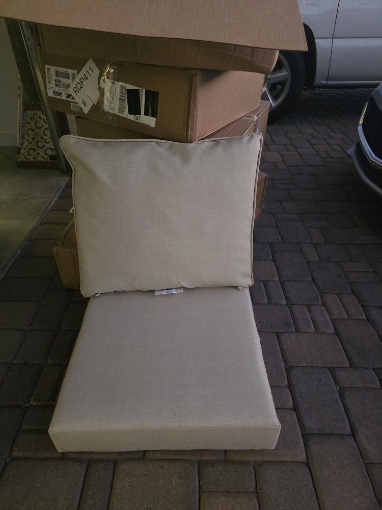 OUTDOOR CHAIRS CUSHIONS