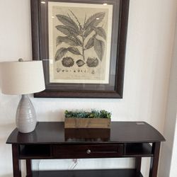 💰💰💰Entry Table, Solid Wood In Very Good Condition 💰💰