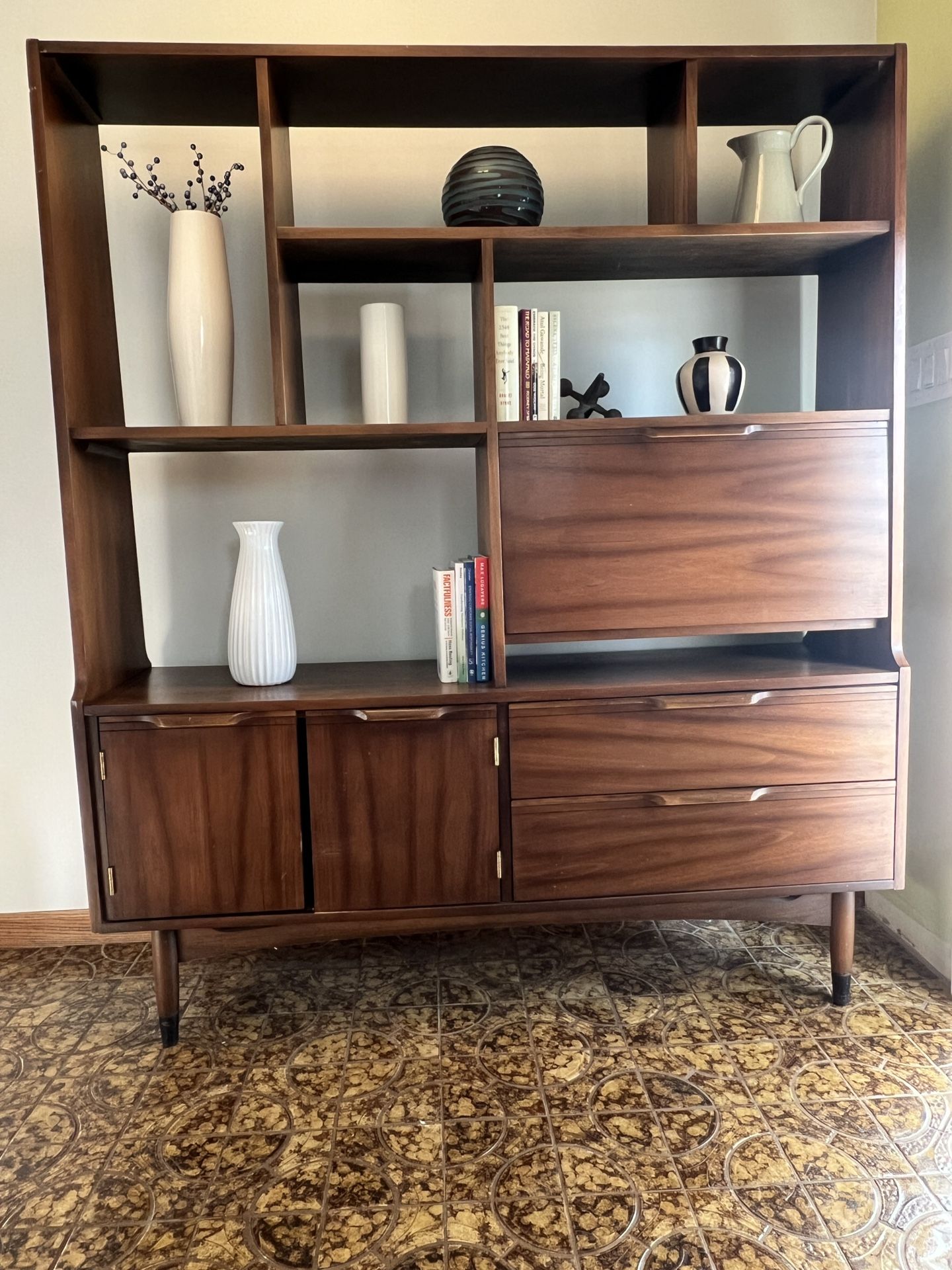 RARE FIND! Mid Century Modern (MCM) Shelving Unit / Room Divider