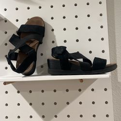 Black Sandals 