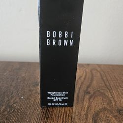 BOBBI BROWN Skin Long Wear Weightless Foundation SPF 15. 1oz Shade: Sand  NEW