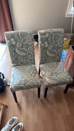 Set of 2 matching upholstered chairs