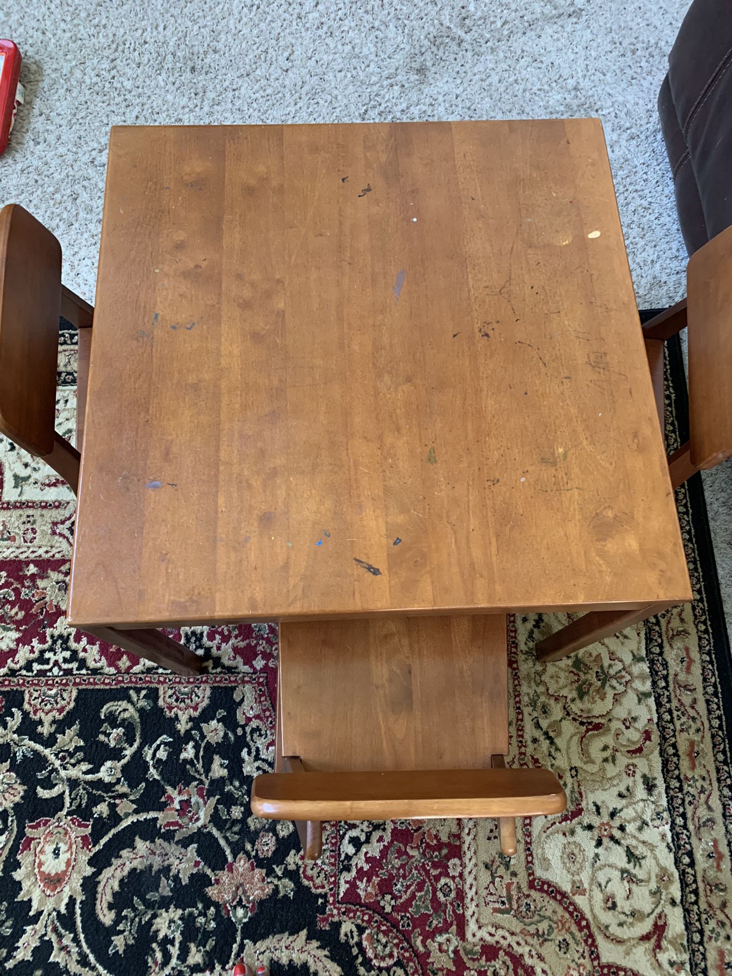 Kids wooden table and 4 chair.