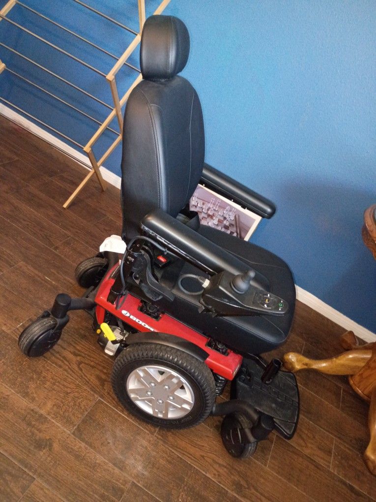 JAZZY 600 ES MOBILITLY WHEEL CHAIR