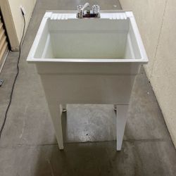 Freestanding sink