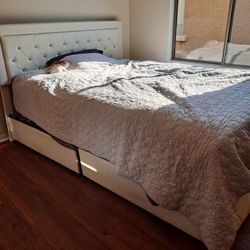 Queen bed with 4 drawers Now $75