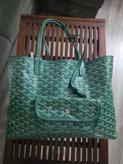 Goyard Saint Louis PM
Goyard Saint Louis: The Iconic Lightweight Tote