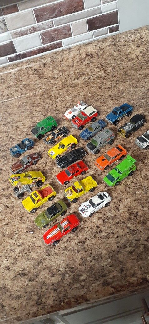 HOT WHEELS MOSTY FROM THE 70S A FEW FROM THE EARLY 80S MAKE OFFER FREE DELIVERY LOCALLY