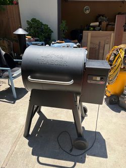 Traeger Pro 575 Wood Pellet WiFi Grill Black